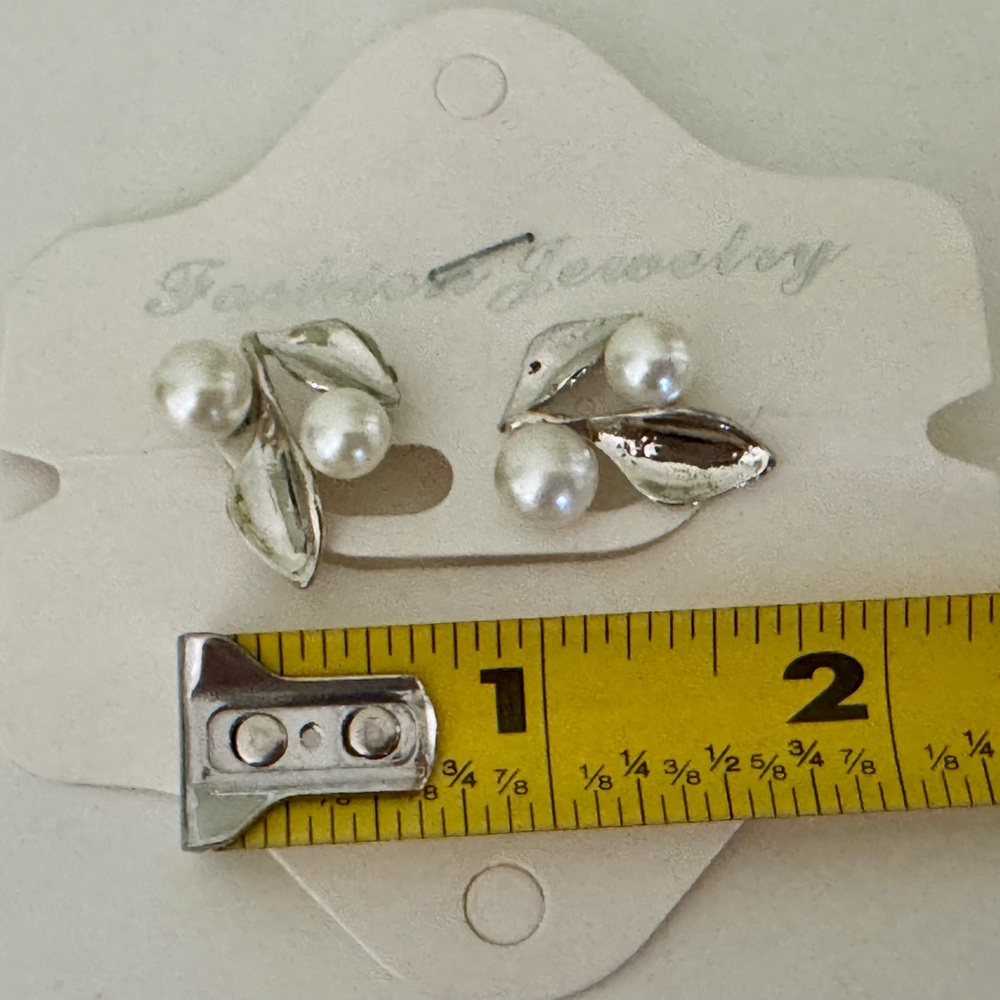 Elegant Silver Pearl Leaf Earrings